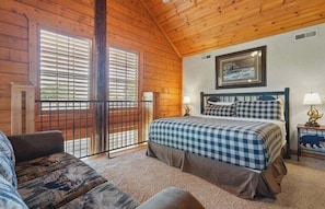 3 bedrooms, iron/ironing board, free WiFi, bed sheets - Close to Shows, Dining & Golf • 2BR + Loft Cabin (Branson)