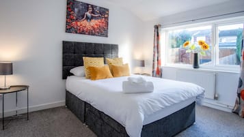 Iron/ironing board, WiFi, bed sheets