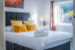 Iron/ironing board, WiFi, bed sheets