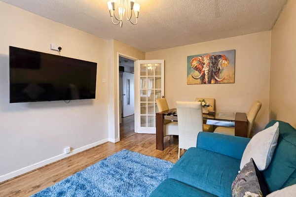 Gellionen - 2 Bedroom House - Clydach (9482)