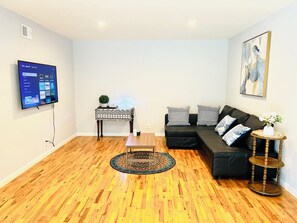 Living area - Cozy Townhouse 2BR/2BA Sleep 6 AC+Parking+Wifi+Pet+Laundry in San Jose (San Jose)