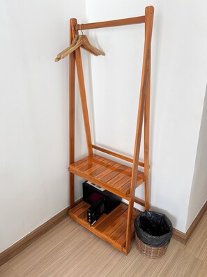 Family Suite with Balcony | 책상, 무료 WiFi