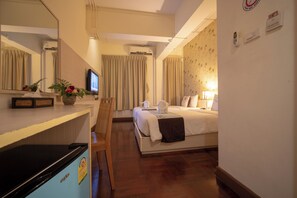 Habitación superior con 2 camas individuales | Escritorio y wifi gratis