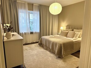 Strykjärn/strykbräda, wi-fi och sängkläder