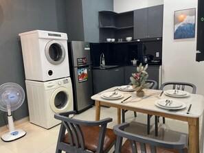 Private kitchen - Sunlit new apartment 2BR by the beach for couple/family/group (Đà Nẵng)