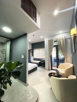 2 bedrooms, WiFi - Sunlit new apartment 2BR by the beach for couple/family/group (Đà Nẵng)