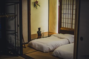 Room - Sado Island 120 year old private house for rent, Kawasaki Romantic House, Irori experience, hinoki cypress bath and storehouse sauna. (Kawasaki,Sado)