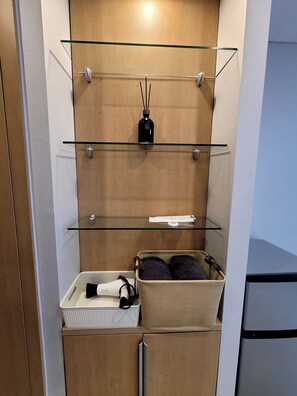 Standard Twin Room, City View | Desk, laptop workspace, blackout drapes, free WiFi - Incheon Airport Line Guest House (Incheon)