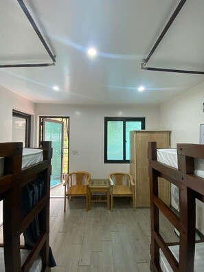 Free WiFi - Chillin' House (Cat Ba - Cat Hai)