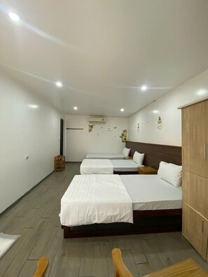Basic Triple Room, Pool View | Free WiFi - Chillin' House (Cat Ba - Cat Hai)