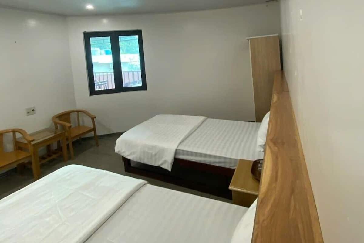 Dobbelt- eller tomannsrom, bassengutsikt | Wi-fi (inkludert)