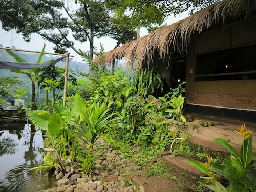 OZ Cabin by Farmstay Managel