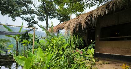 OZ Cabin by Farmstay Managel