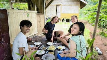 Tempat makan outdoor