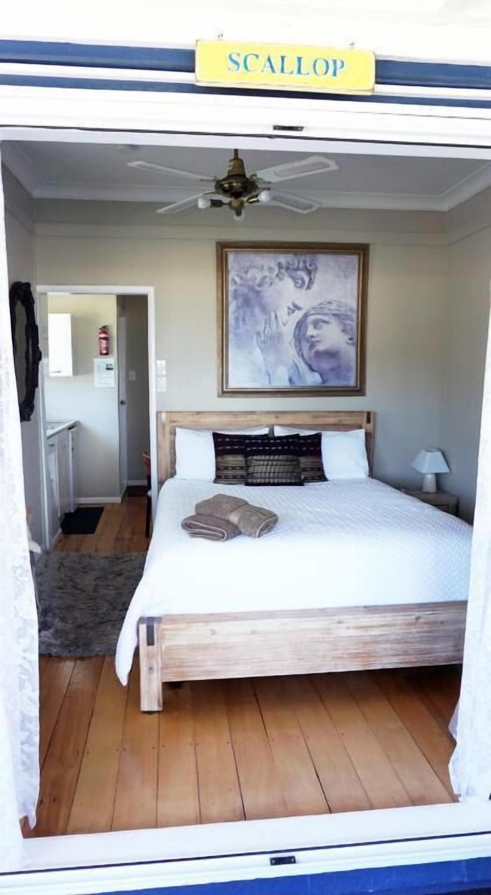 Deluxe Suite, 1 Queen Bed, Private Bathroom, Sea View