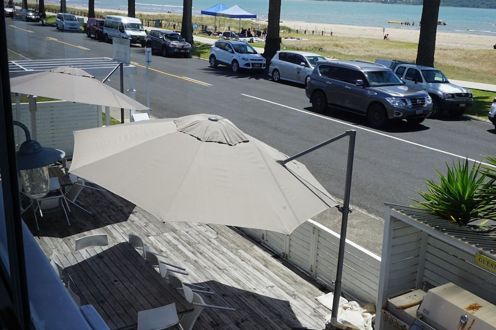 Nana Glad's Beach Front Accommodation