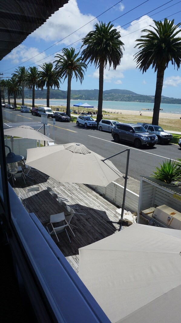 Exterior - Nana Glad's Beach Front Accommodation (Whitianga)