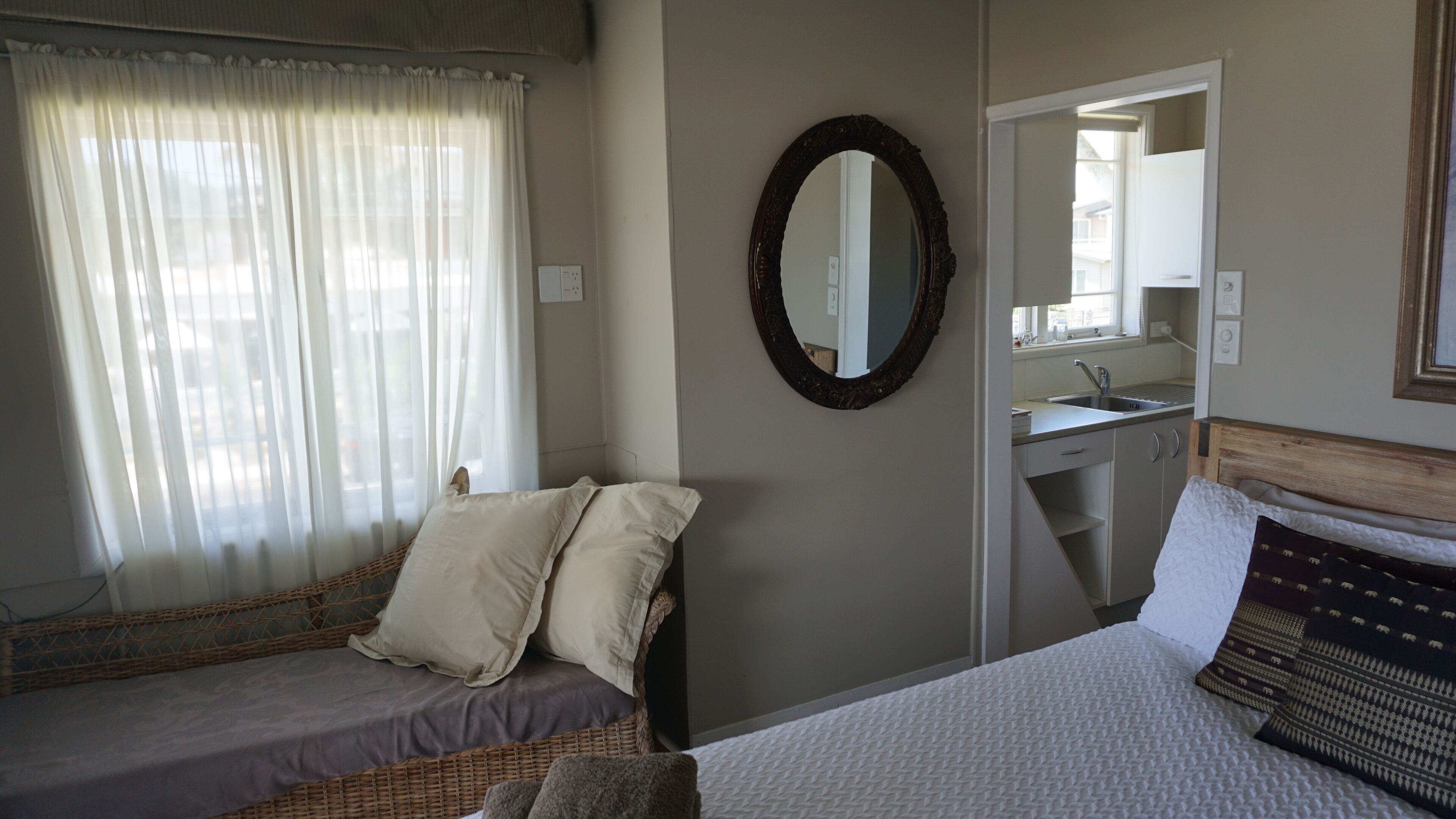 Deluxe Suite, 1 Queen Bed, Private Bathroom, Sea View