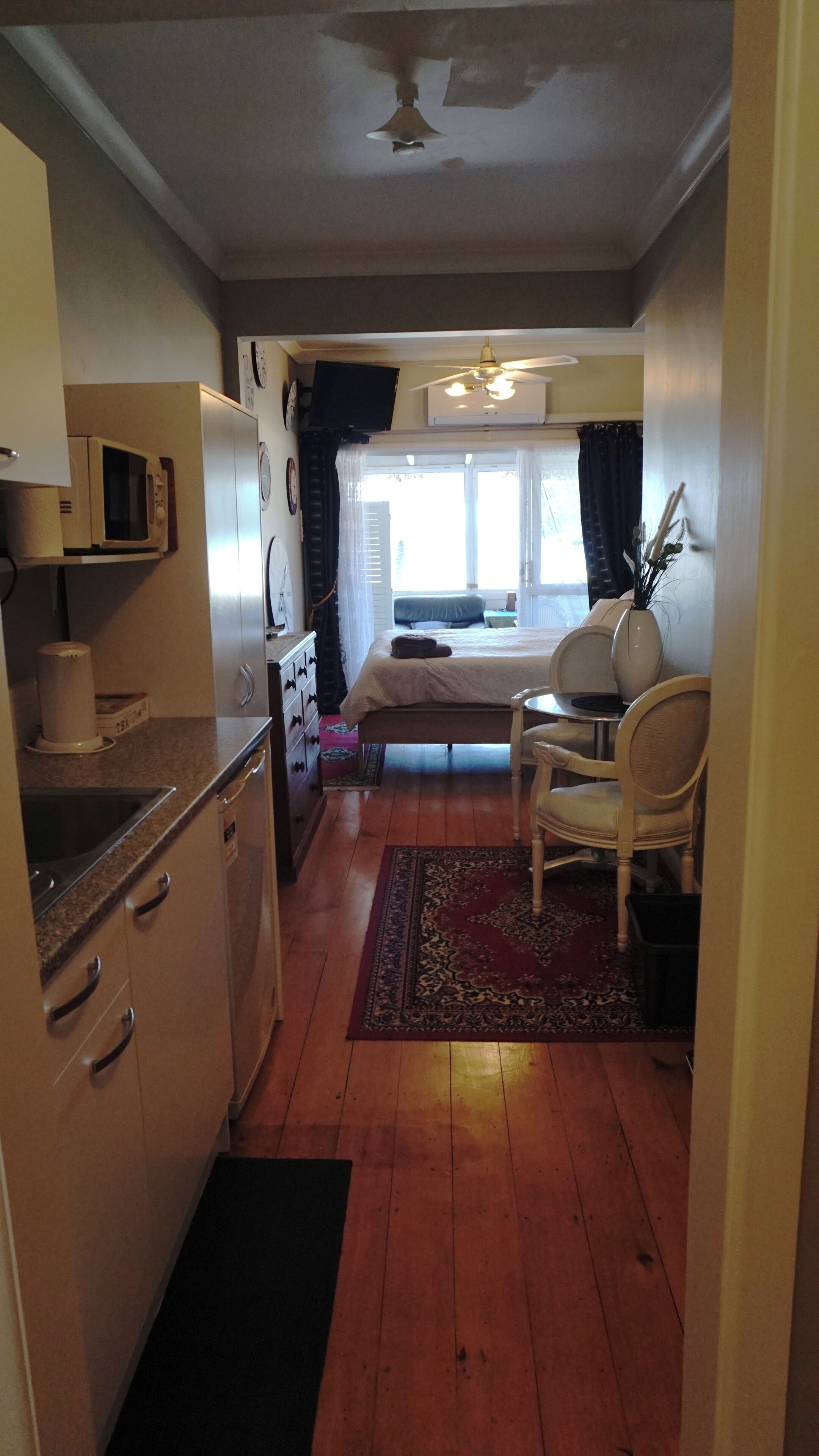 Habitación doble Deluxe, baño privado, vista al mar | Escritorio, espacio para trabajar con laptop y cortinas blackout 