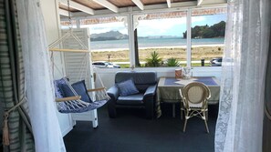 Deluxe Suite, 1 Queen Bed, Private Bathroom, Sea View | Desk, laptop workspace, blackout curtains, soundproofing - Nana Glad's Beach Front Accommodation (Whitianga)