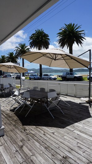 Deluxe Studio Suite, Private Bathroom, Beach View - Nana Glad's Beach Front Accommodation (Whitianga)