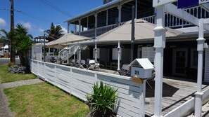 Exterior - Nana Glad's Beach Front Accommodation (Whitianga)