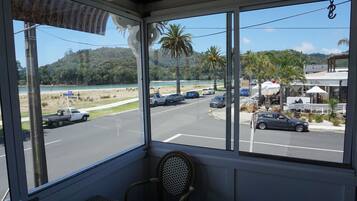 Deluxe Suite, 1 Queen Bed, Private Bathroom, Sea View