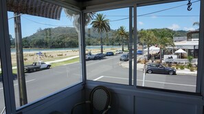 Deluxe Suite, 1 Queen Bed, Private Bathroom, Sea View - Nana Glad's Beach Front Accommodation (Whitianga)