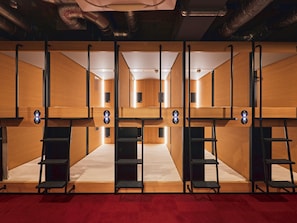 Bed sheets - Shijo Guesthouse HIVE - Hostel  (Kyoto)