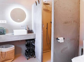 Shower, hair dryer, towels - Angra Soul 3 -By PontaNegraAzores (Angra do Heroísmo)