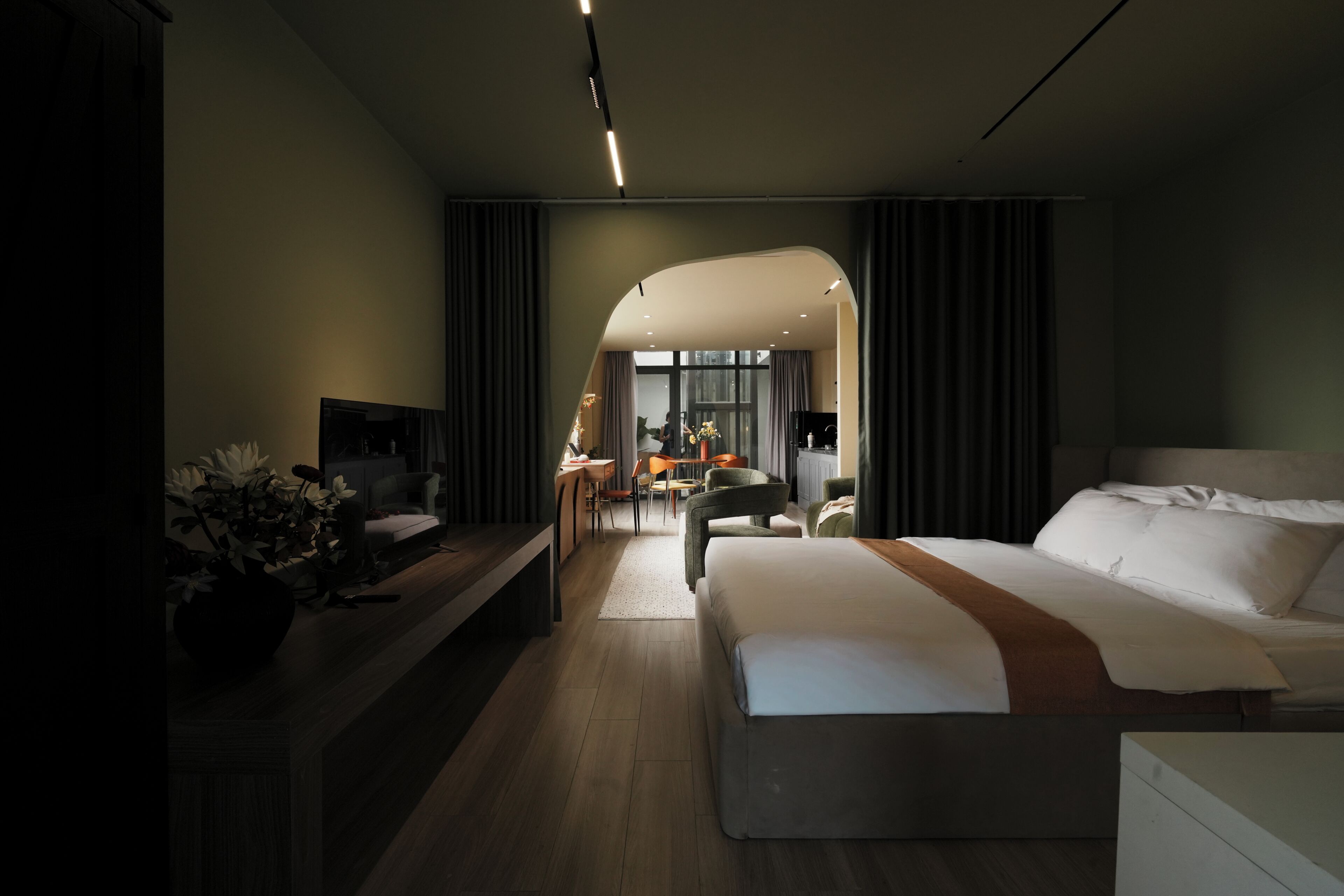 Luxury Suite, City View | Desk, laptop workspace, blackout drapes, soundproofing