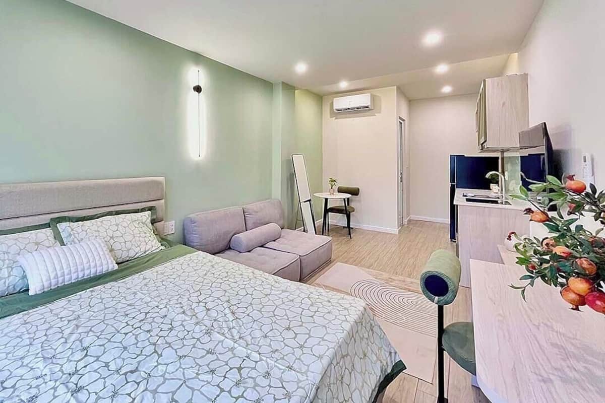 Basic Studio, City View | Soundproofing, free WiFi, wheelchair access