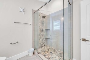 Douche, serviettes fournies