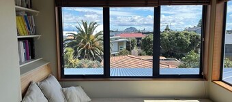 Across the road from Omanu/Arataki: convenient, relaxing, with beach adventures.