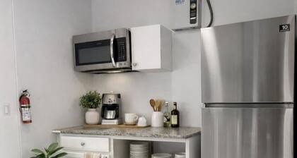 Private Cozy Studio • Great Location Near Coral Springs, Sawgrass Mall & Beaches