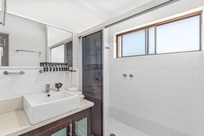 Shower, towels, shampoo