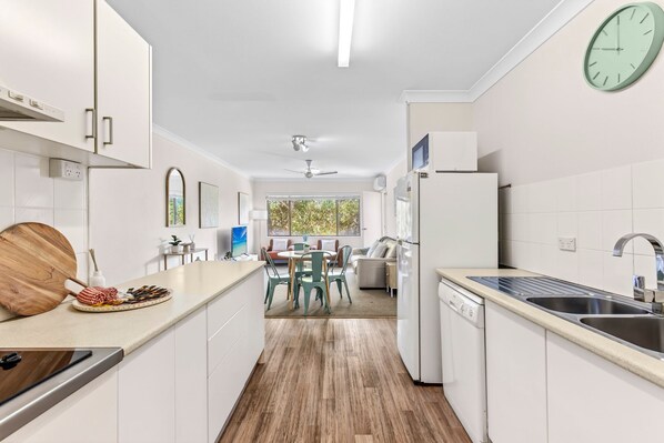Fridge, microwave, stovetop, dishwasher
