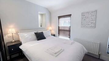 2 bedrooms, iron/ironing board, Internet