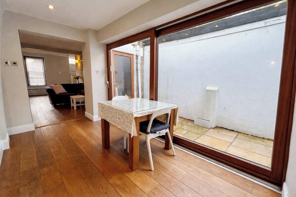 Interior - Contemporary 2BDR City Retreat (Dublin)