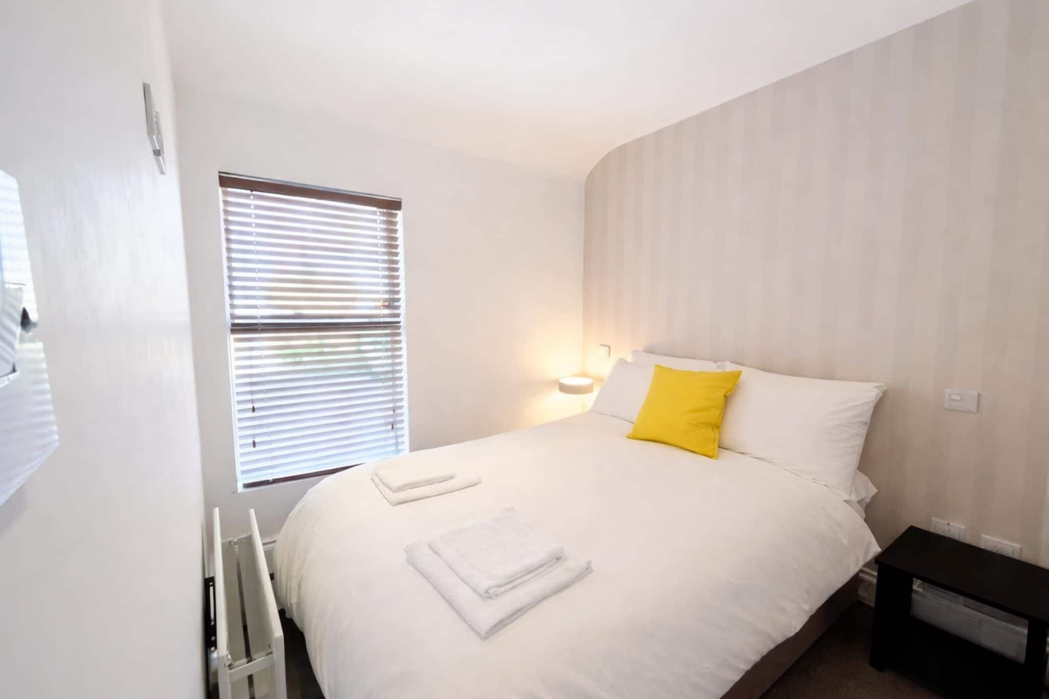 2 bedrooms, iron/ironing board, Internet