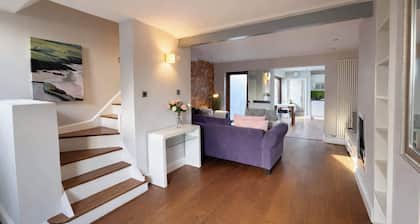 Contemporary 2BDR City Retreat