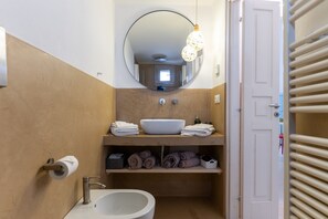 Shower, bidet - Colle dei Monaci 65, Le Piccole Case Bianche (Ostuni)