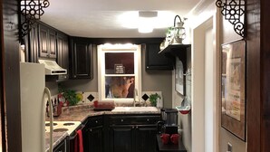 Cafetera/tetera, refrigerador, microondas, horno