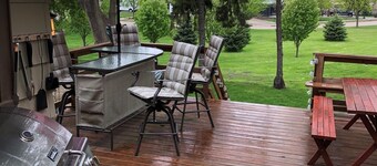 Vern & Martha's with large backyard near Arnolds Park Amusement Park!