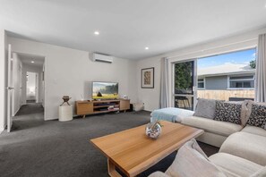 TV - Pakawa on Paterson - Mt Maunganui (Mt Maunganui)