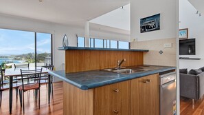 Fridge, microwave, stovetop, dishwasher - Sunshine & Sea Breezes at Malua Bay (Malua Bay)
