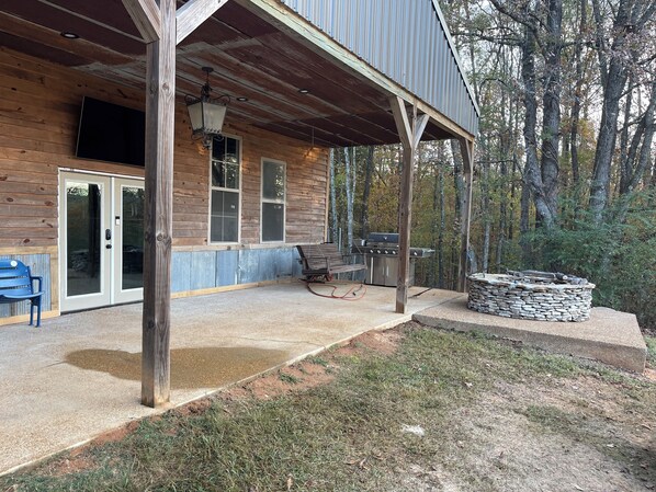 Terrace/patio - Mancave Ready for Rentals just in time for Ole Miss playoffs minutes from Oxford (Oxford)