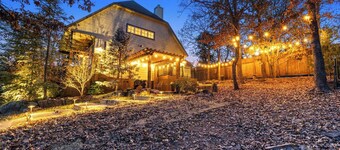 Emerald Point, Lakefront with Gorgeous Views!