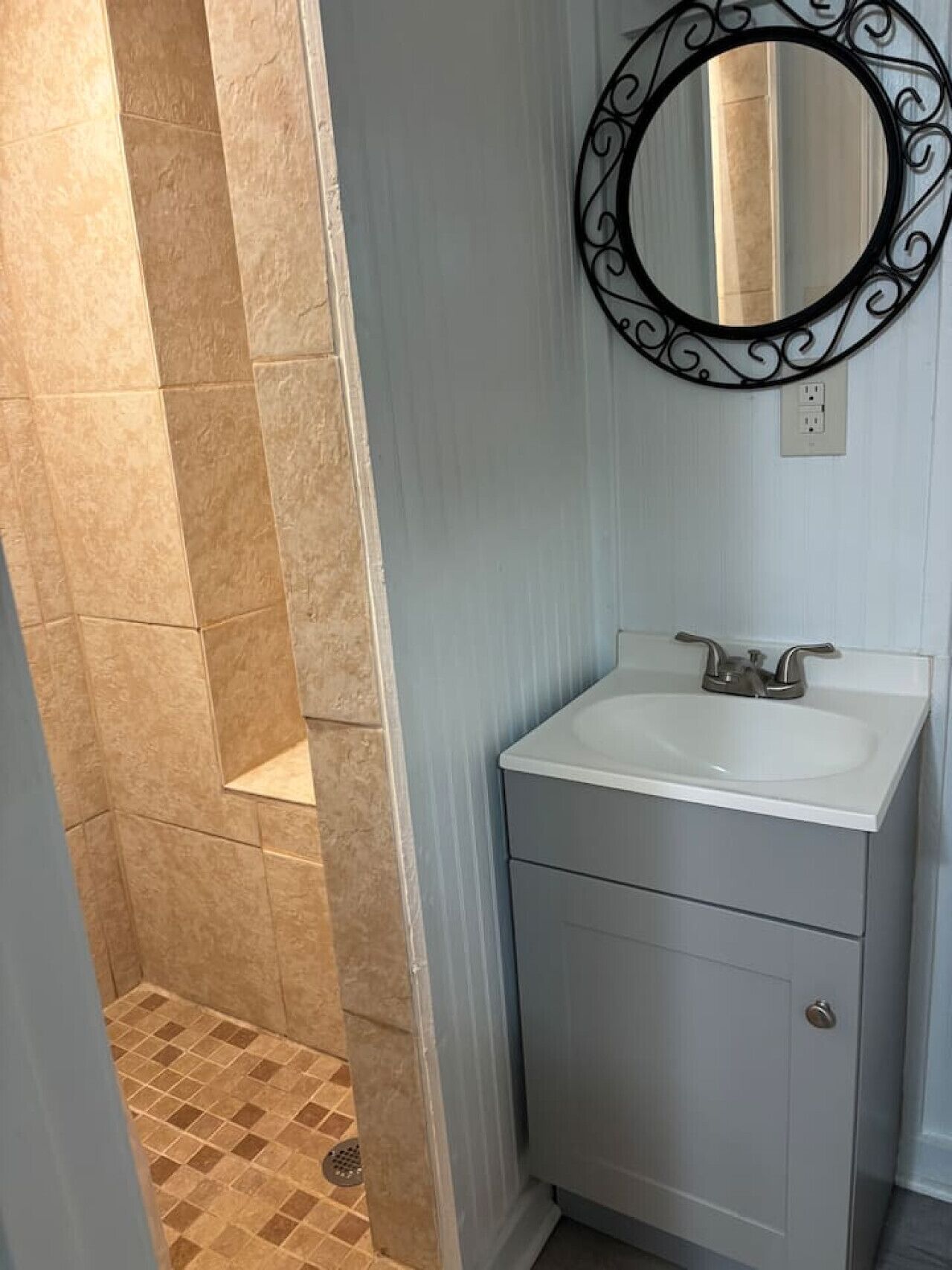 淋浴设施、毛巾、肥皂、卫生纸