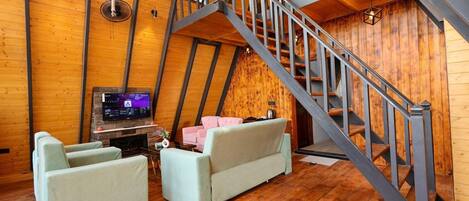 Luxury-Villa, Balkon, Bergblick | Wohnbereich